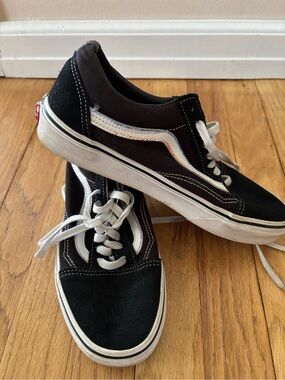 🌈 Black Vans Old Skool Sneakers Rainbow Stitched Side Stripe
Women's 8.5/ Mens 7